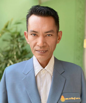 นายสุรัตน์ ศิลาเวียง